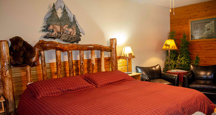 Bears Den suite at Crandell Mountain Lodge